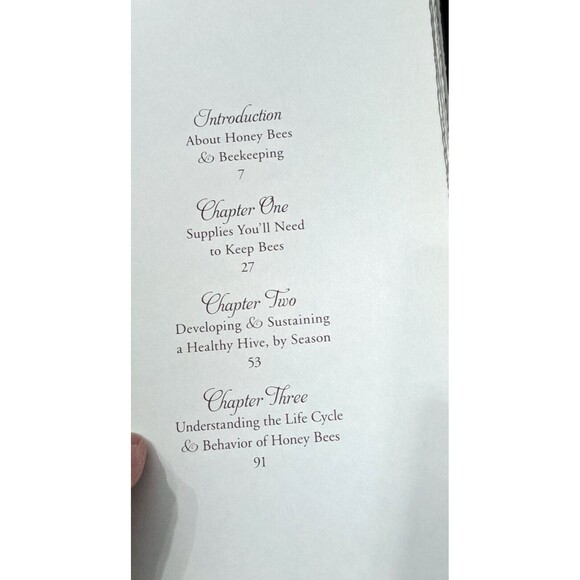 Beekeeping : A Primer on Starting and Keeping a Hive by Dominique DeVito (2012) - Picture 7 of 11